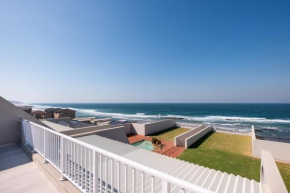 Spacious Beachfront Oasis